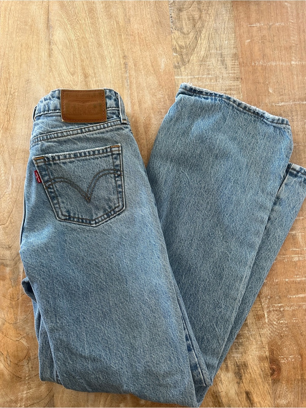 Levi's Women’s Light Blue Low Loose Jeans